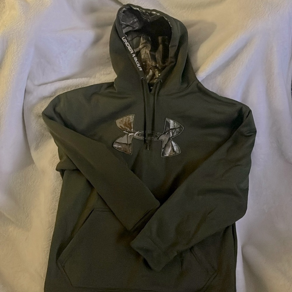 Men’s medium Under Armor army green with camo details in hood and on front logo.